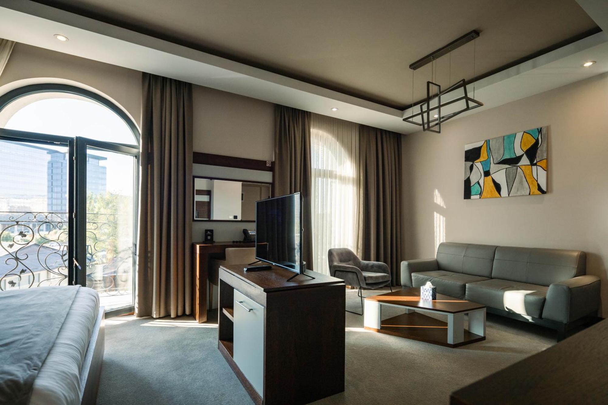 Hotel Prishtina Pristina Esterno foto