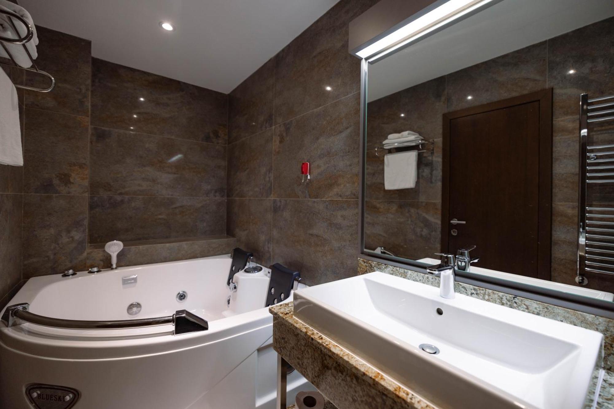 Hotel Prishtina Pristina Esterno foto