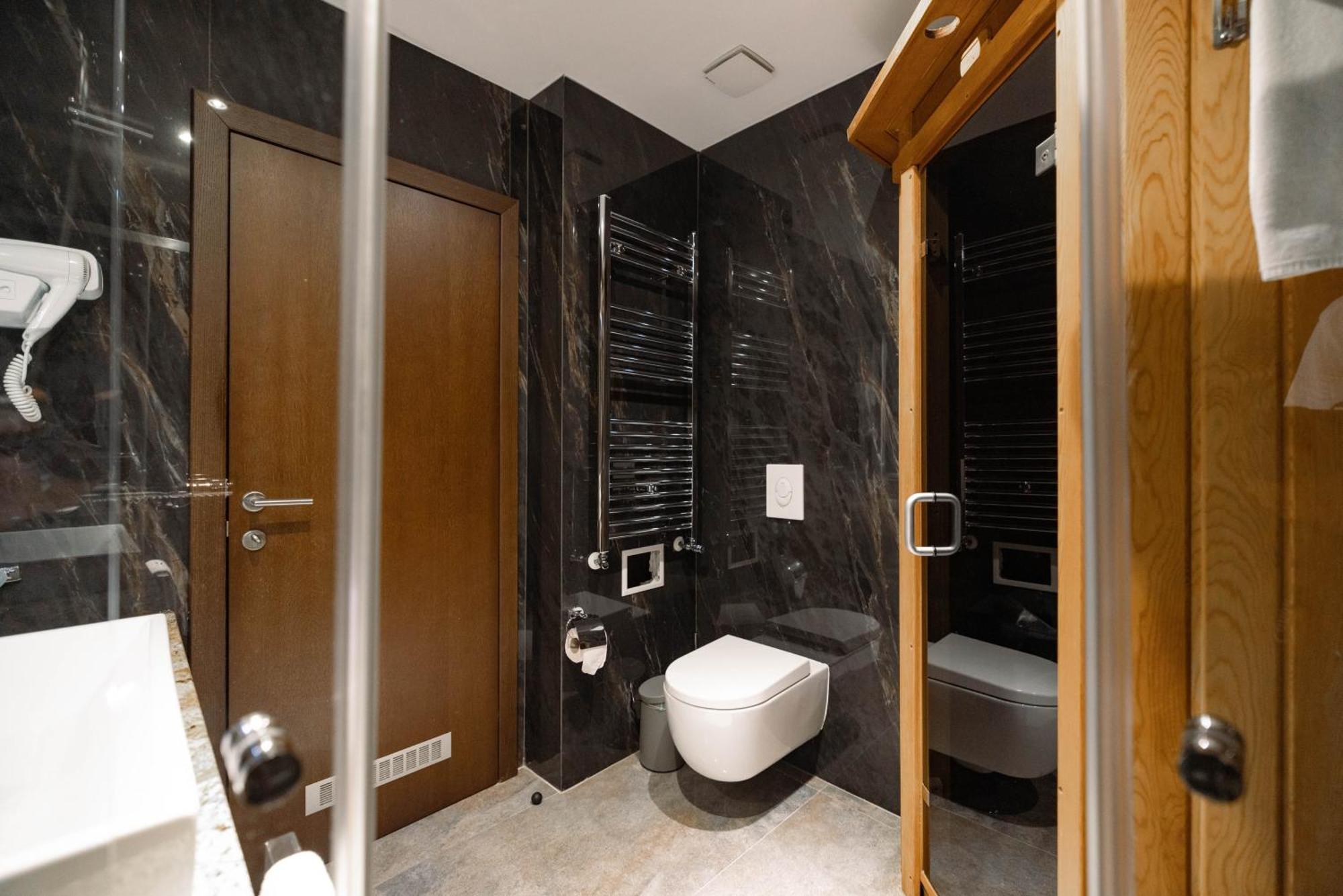 Hotel Prishtina Pristina Esterno foto