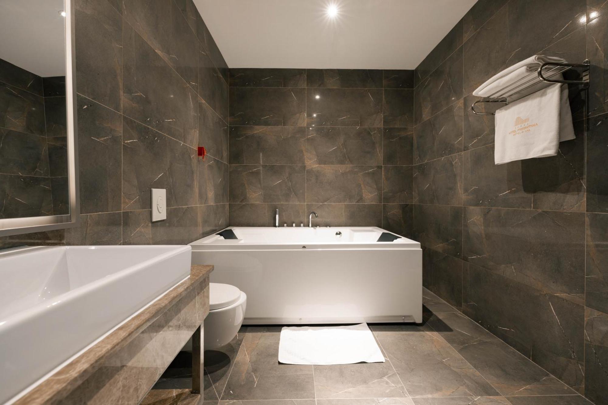 Hotel Prishtina Pristina Esterno foto