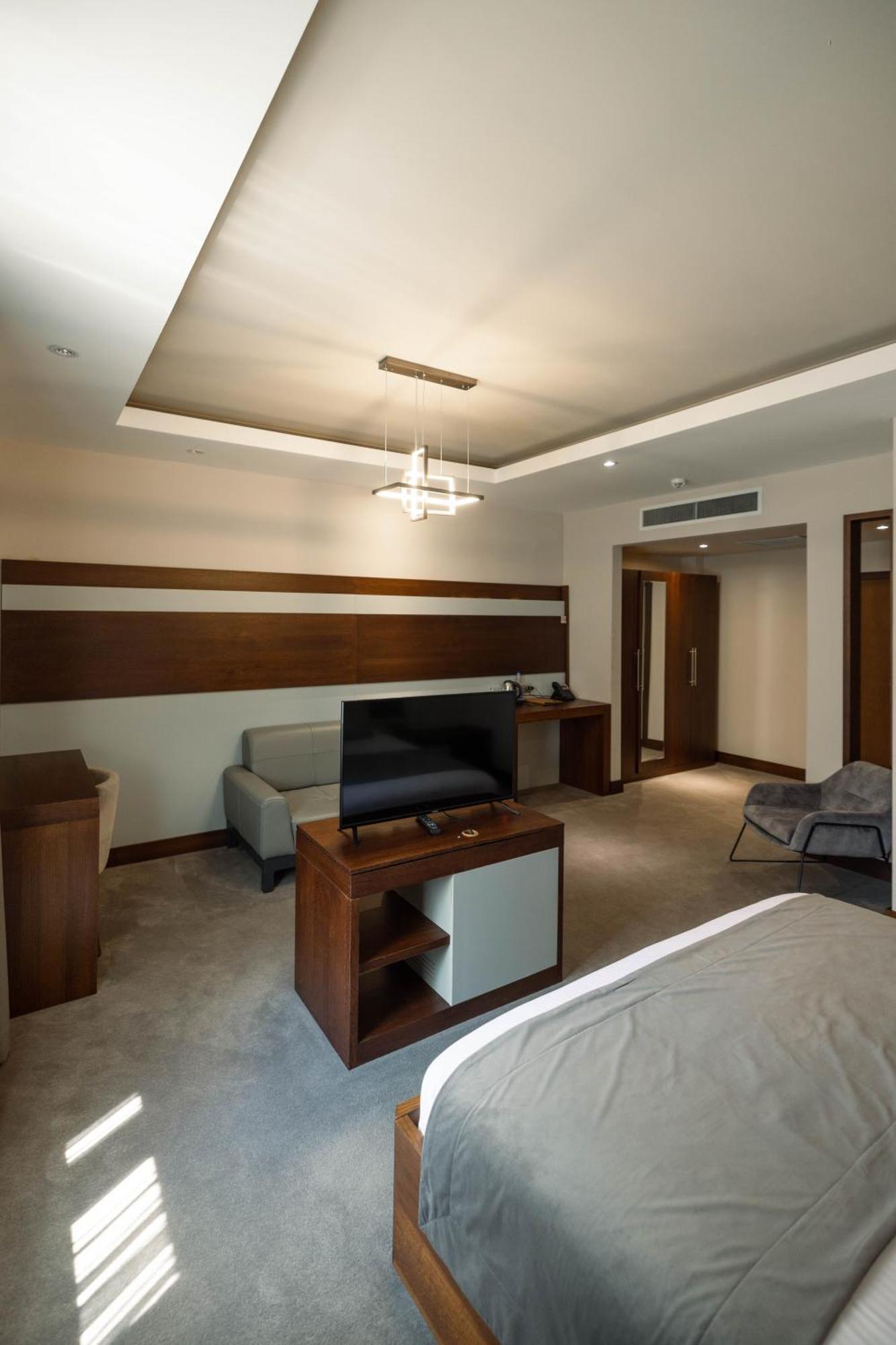 Hotel Prishtina Pristina Esterno foto