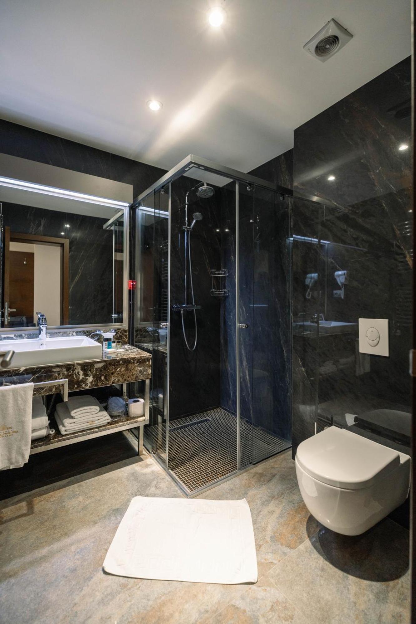 Hotel Prishtina Pristina Esterno foto