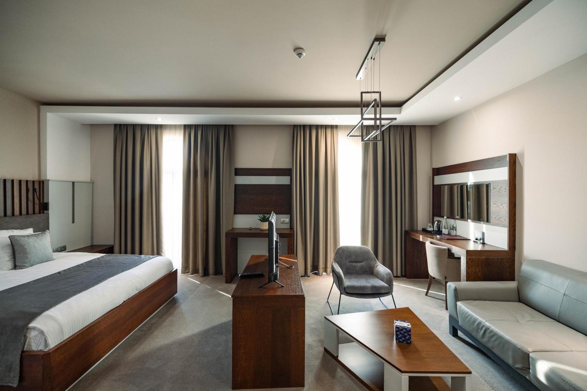 Hotel Prishtina Pristina Esterno foto